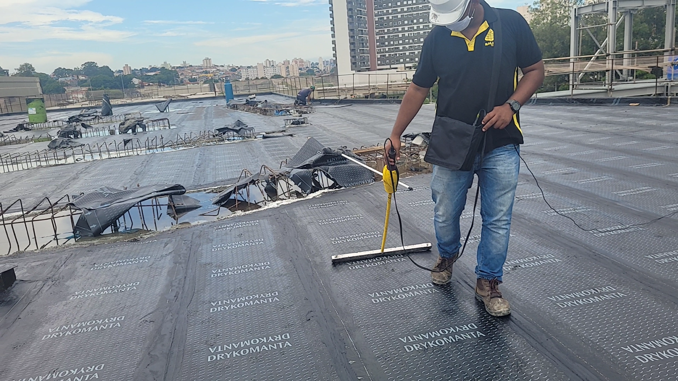 Sabemos o quanto paralizações em uma obra traz prejuízos. Não somente por ter que gastar a mais com mão-de-obra, aluguel e outros serviços. Mas principalmente por que se deixa de ganhar com a obra sem produzir.